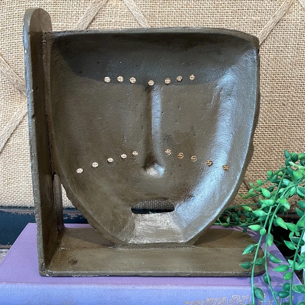 Mask bookend